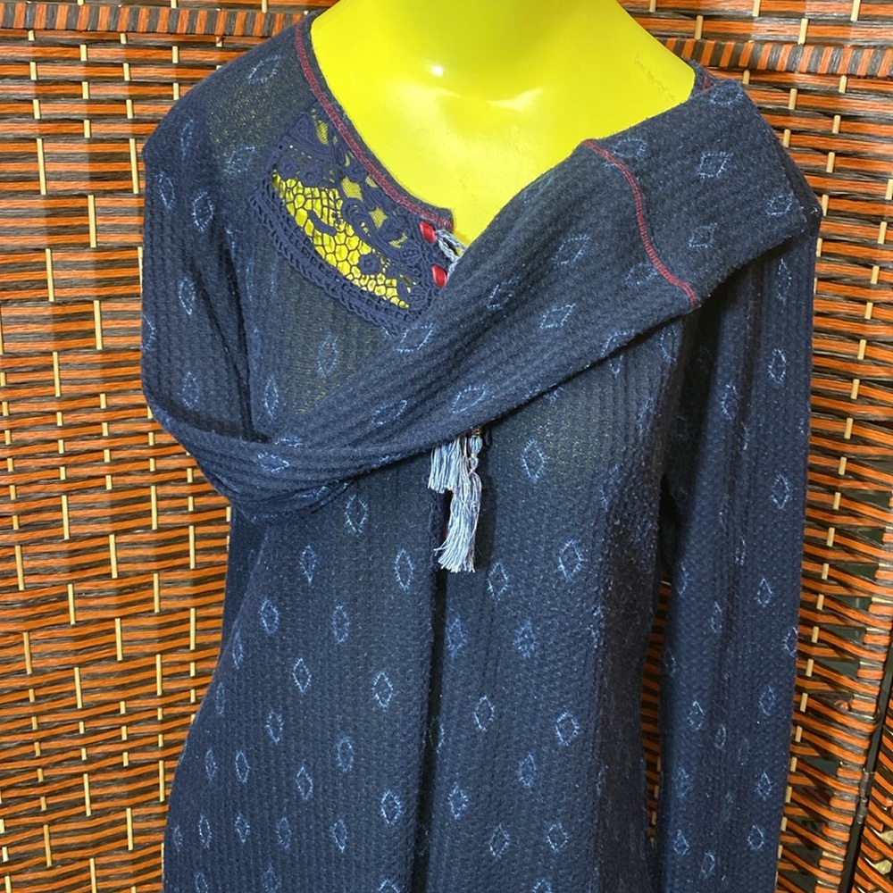 Vintage American Blue size XL dark and light blue with lace collar red accent - Picture 3 of 6